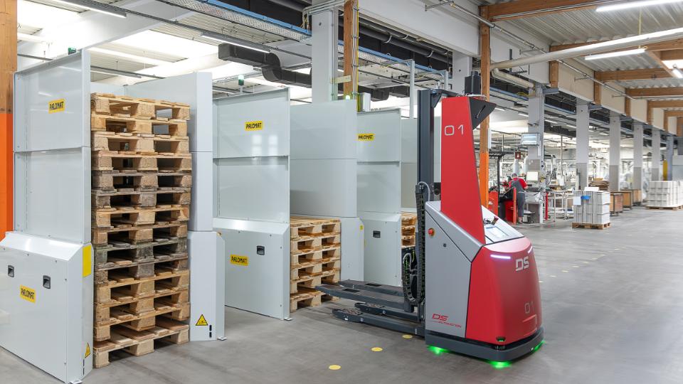 Automatiseret materialeflow med PALOMAT® AGV