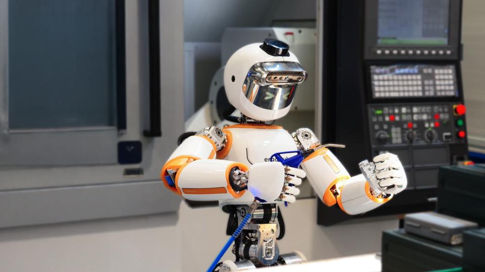 Powerful in operation, intelligent in collaboration: ergoCub lends a hand
