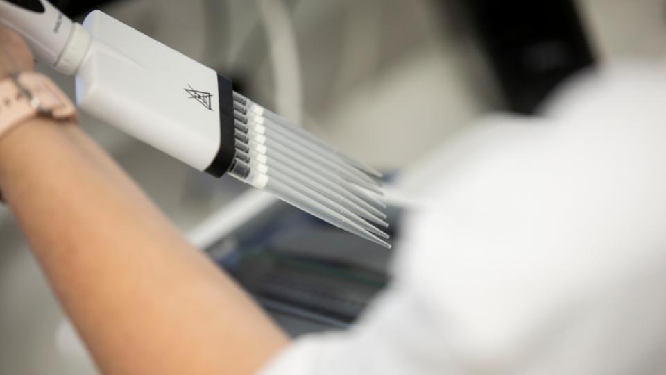 ISO 8655 – Standarden der sikrer præcise pipetter og pålidelige resultater