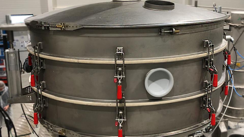 Effektiv sigtning af granulat produkter hos producent i konfekturebranchen