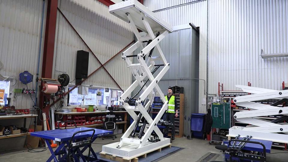 How EdmoLift develops customized lifting tables for advanced industrial projects